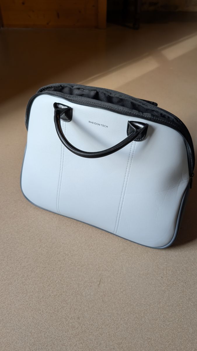 Sac de transport gris clair Rheidon Tech à fermeture éclair, avec deux poignées noires